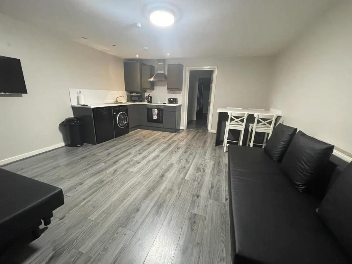 Hosted By Ryan - 2 Bedroom Apartment Ливърпул Екстериор снимка